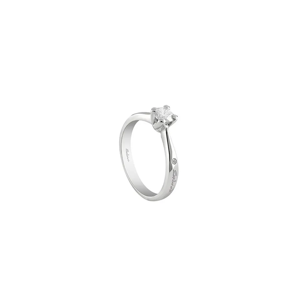 anello_solitario_salvini__0-7.webp SALVINI Anello solitario in oro bianco con diamanti ref. 20067672